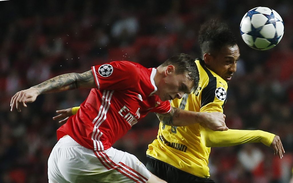 Aubameyang in action with Benfica's Victor Lindelof.