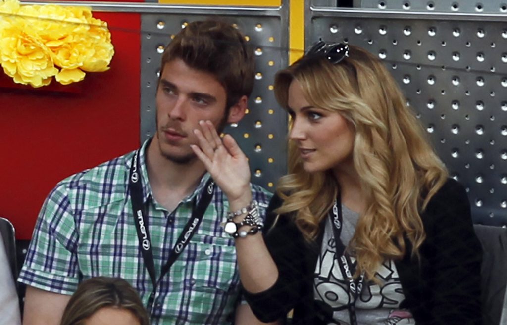 David de Gea (L) listens to his girlfriend Edurne.