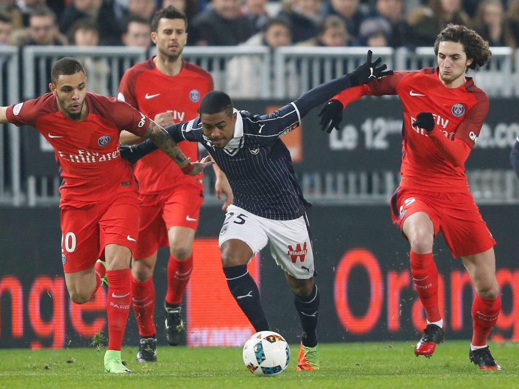 Malcolm of Girondins Bordeaux (C) in action during his match against Paris Saint germain.