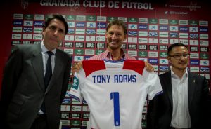 Former Arsenal and England captain Tony Adams (C) holds Granada's jersey.