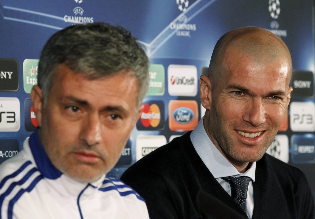 Jose Mourinho (L) and former French player Zinedine Zidane.