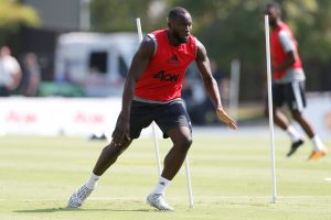 Manchester United's Romelu Lukaku trains.