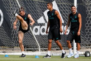 Real Madrid's Gareth Bale (L), Raphael Varane and Theo Hernandez (R) train.