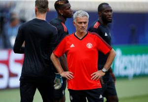 Jose Mourinho with David De Gea, Paul Pogba and Romelu Lukaku during training.