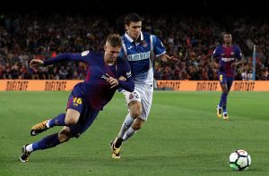 Barcelonas Gerard Deulofeu in action with Espanyol's Aaron Martin.