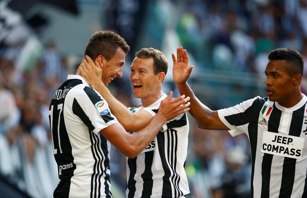 Juventus Mario Mandzukic celebrates scoring their first goal with Stephan Lichtsteiner.
