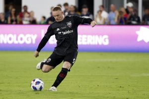 D.C. United forward Wayne Rooney (9) kicks a free kick against the Vancouver Whitecaps at Audi Field.