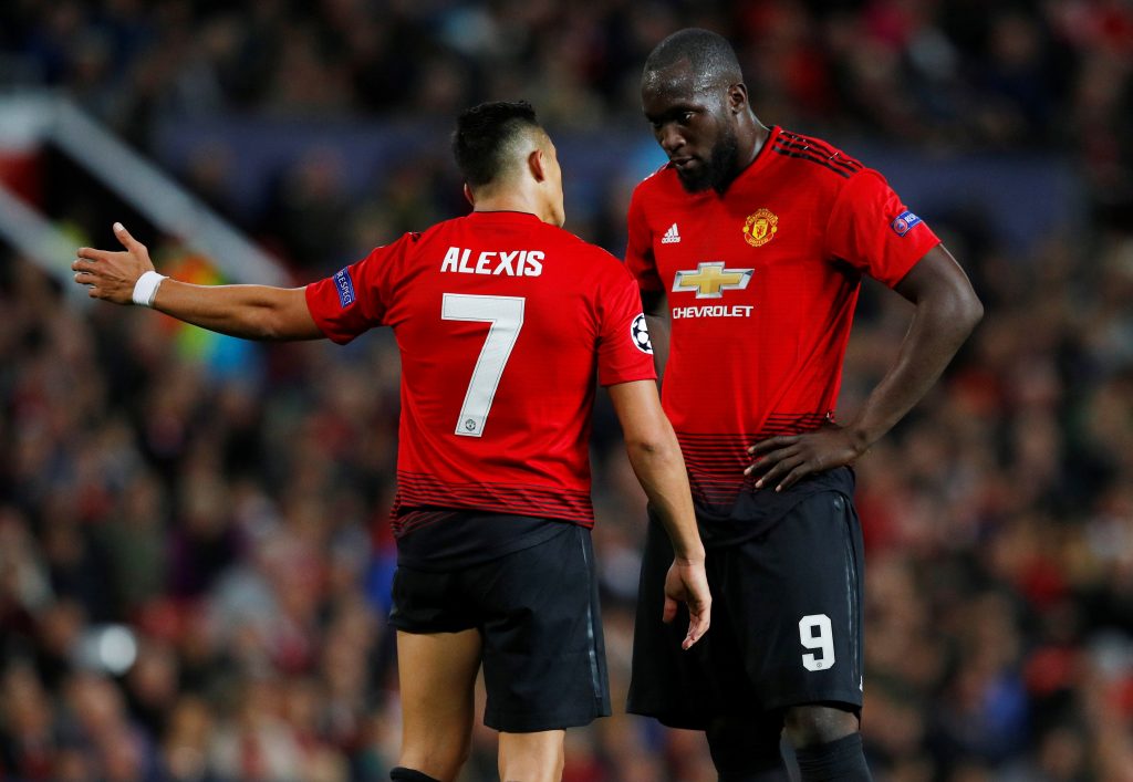 Manchester United's Romelu Lukaku speaks with Alexis Sanchez.