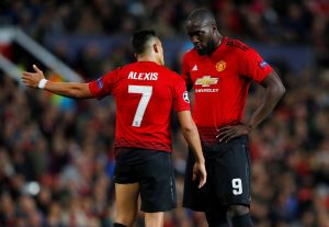 Manchester United's Romelu Lukaku speaks with Alexis Sanchez.